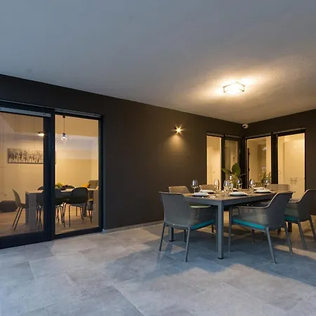 Moderna Near For 8 People With 32 M2 Private Pool *