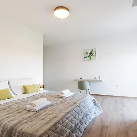 Moderna Near For 8 People With 32 M2 Private Pool Villa