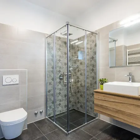 Vila Moderna Near For 8 People With 32 M2 Private Pool