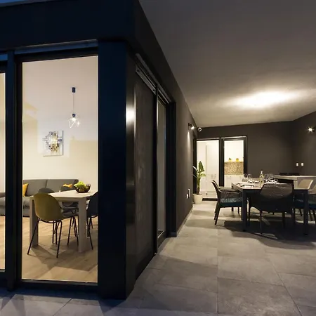 Moderna Near For 8 People With 32 M2 Private Pool Pula