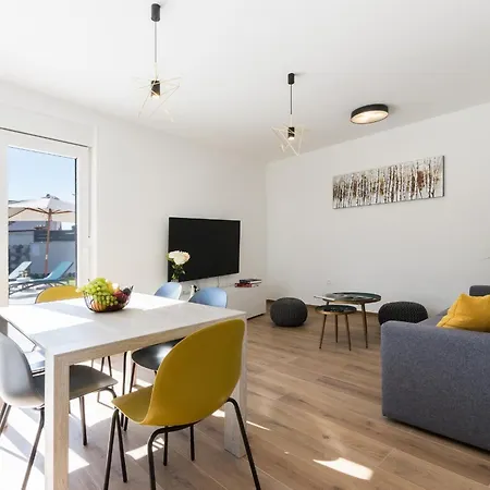 Moderna Near For 8 People With 32 M2 Private Pool Pula