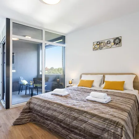 Vila Moderna Near For 8 People With 32 M2 Private Pool Pula