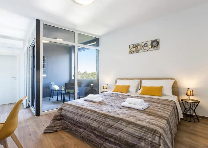 Villa Moderna Near For 8 People With 32 M2 Private Pool Pula
