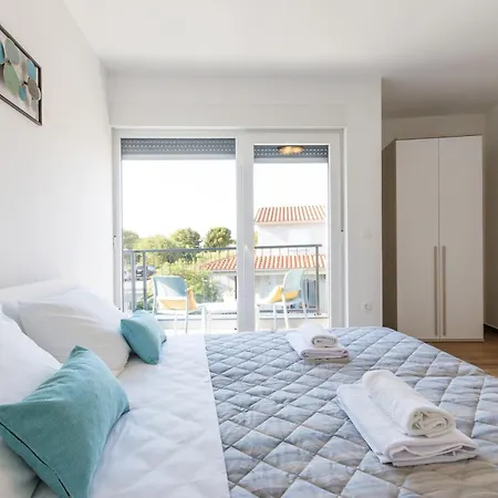 Moderna Near For 8 People With 32 M2 Private Pool ヴィラ *