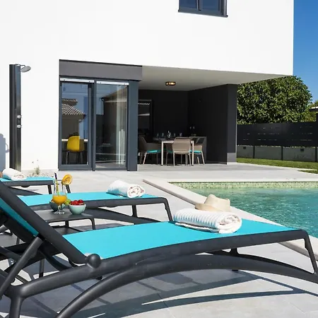 Villa Moderna Near For 8 People With 32 M2 Private Pool *