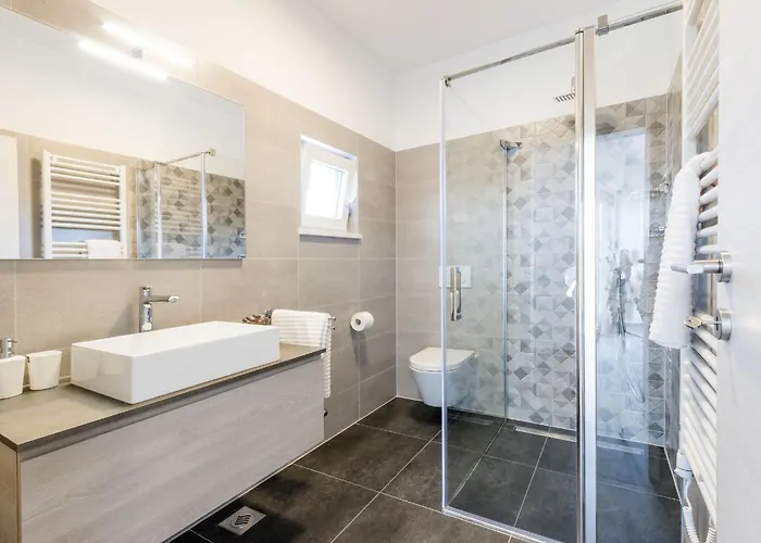 Villa Moderna Near For 8 People With 32 M2 Private Pool Pula