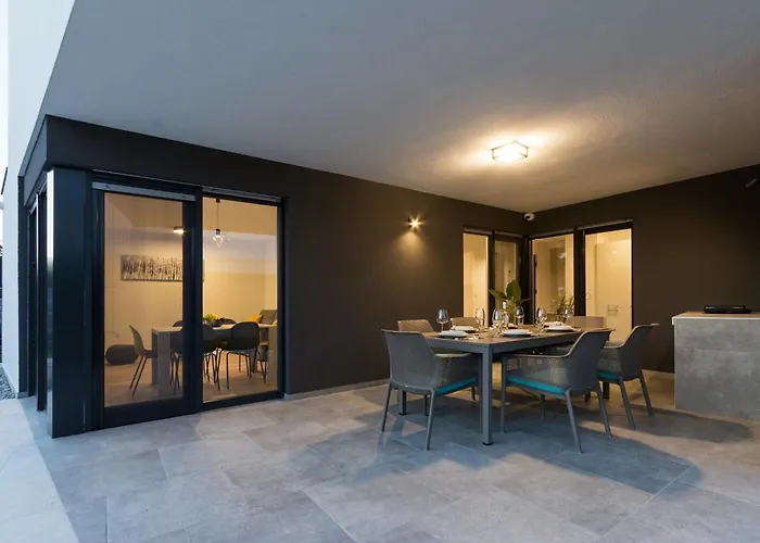 Moderna Near For 8 People With 32 M2 Private Pool *