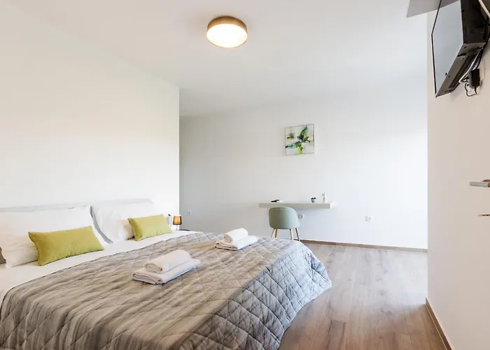 Moderna Near For 8 People With 32 M2 Private Pool Вілла