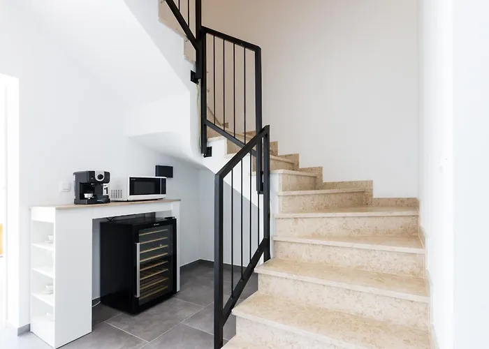 Moderna Near For 8 People With 32 M2 Private Pool Вілла Пула