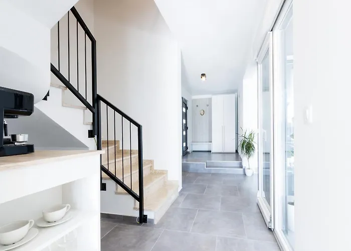 Вілла Moderna Near For 8 People With 32 M2 Private Pool Пула