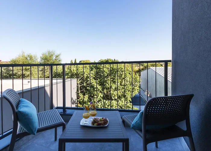 Moderna Near For 8 People With 32 M2 Private Pool *