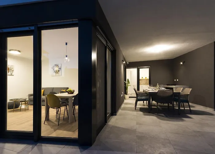 Moderna Near For 8 People With 32 M2 Private Pool Pula