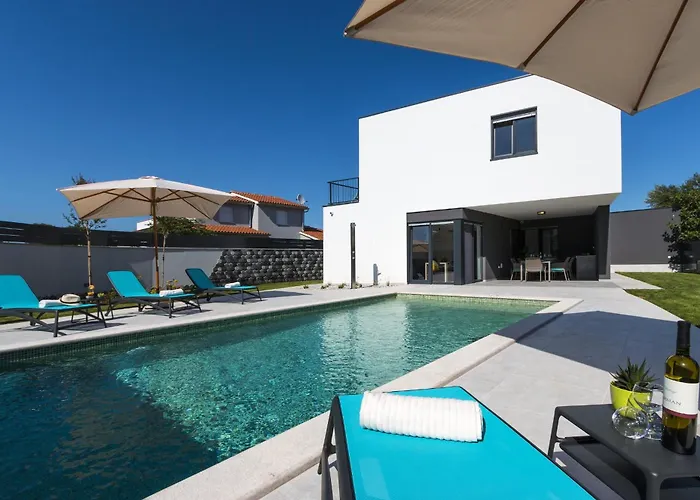 Moderna Near For 8 People With 32 M2 Private Pool *