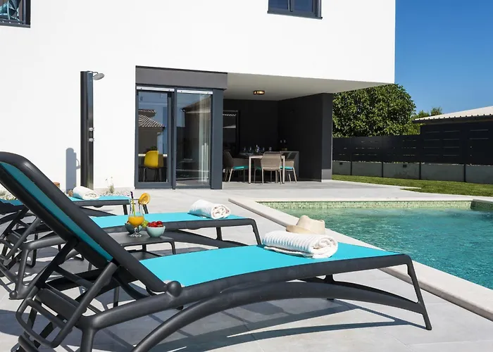 Villa Moderna Near For 8 People With 32 M2 Private Pool *