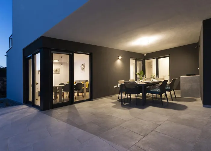 Villa Moderna Near For 8 People With 32 M2 Private Pool Pula