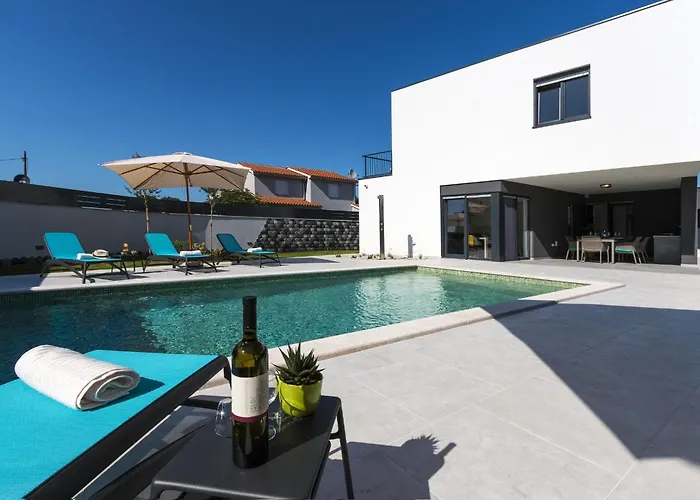Moderna Near For 8 People With 32 M2 Private Pool *