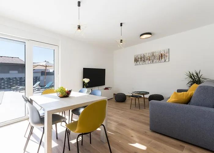 Moderna Near For 8 People With 32 M2 Private Pool Пула