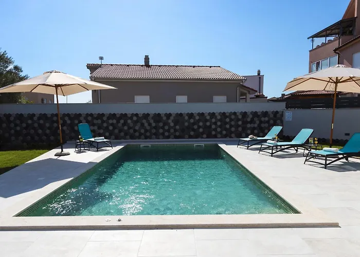 Moderna Near For 8 People With 32 M2 Private Pool *